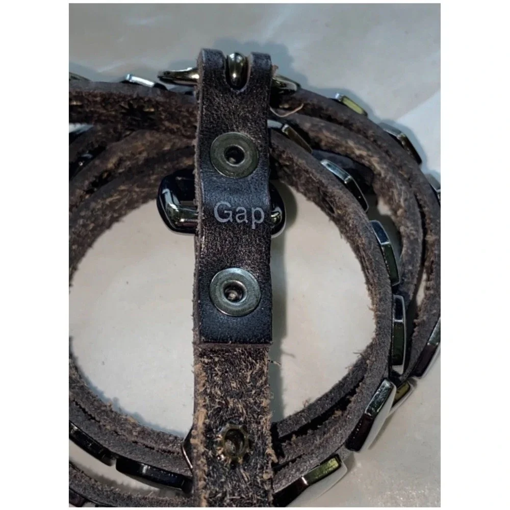 Gap Black Leather Skinny Belt With Gun Metal Colored Adornment Fits 33-37